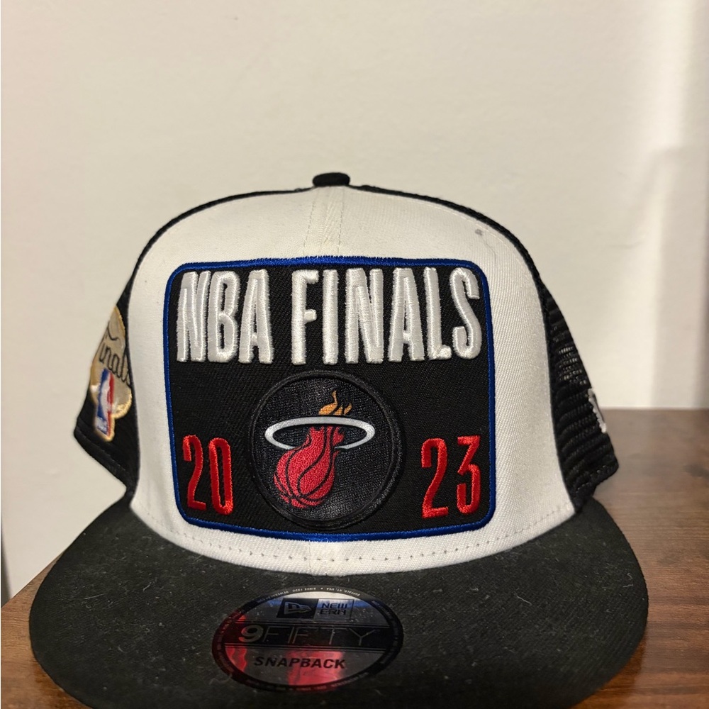 New Era Black 9FIFTY Snapback Hat